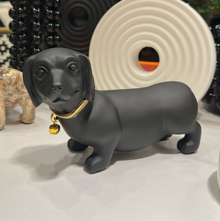 Articulo decorativo perro salchicha negro detalle dorado 22cm* 9cm* 13cm